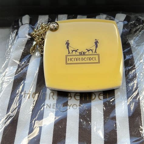 HENRI BENDEL VINTAGE HANDBAG COMPACT .